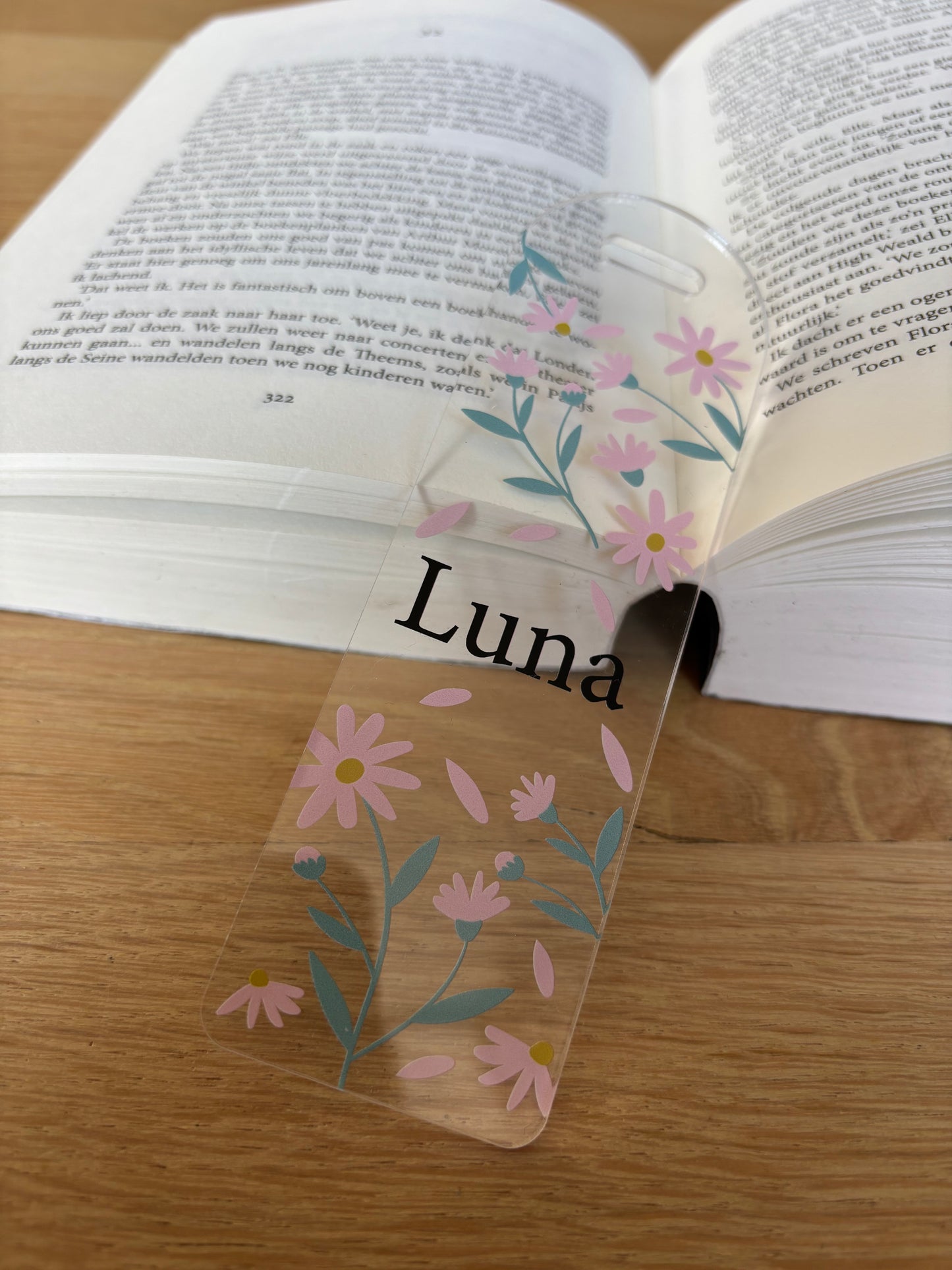 Boekenlegger met naam roze madelieven